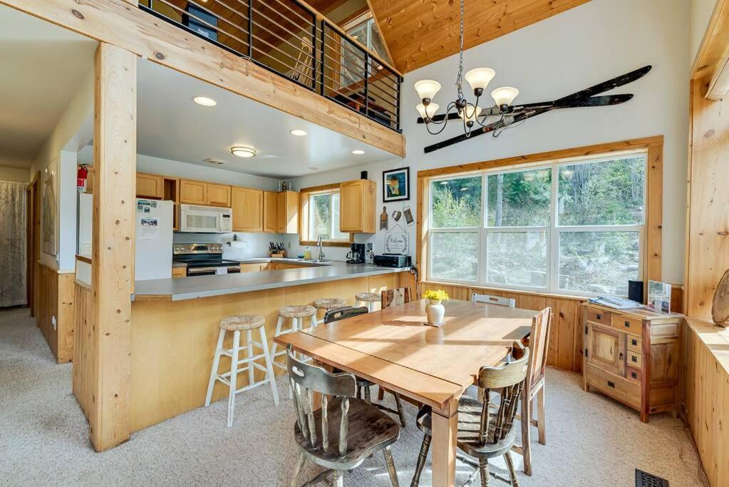Hot Tub Cool Views: Roaring Creek Cabin Leavenworth Εξωτερικό φωτογραφία