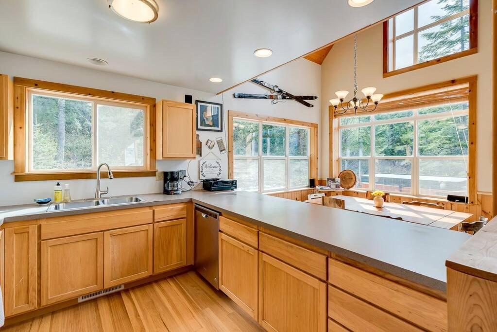 Hot Tub Cool Views: Roaring Creek Cabin Leavenworth Εξωτερικό φωτογραφία