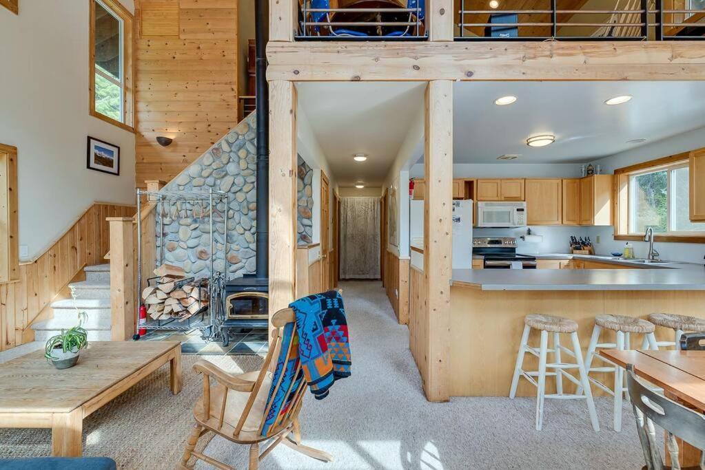 Hot Tub Cool Views: Roaring Creek Cabin Leavenworth Εξωτερικό φωτογραφία